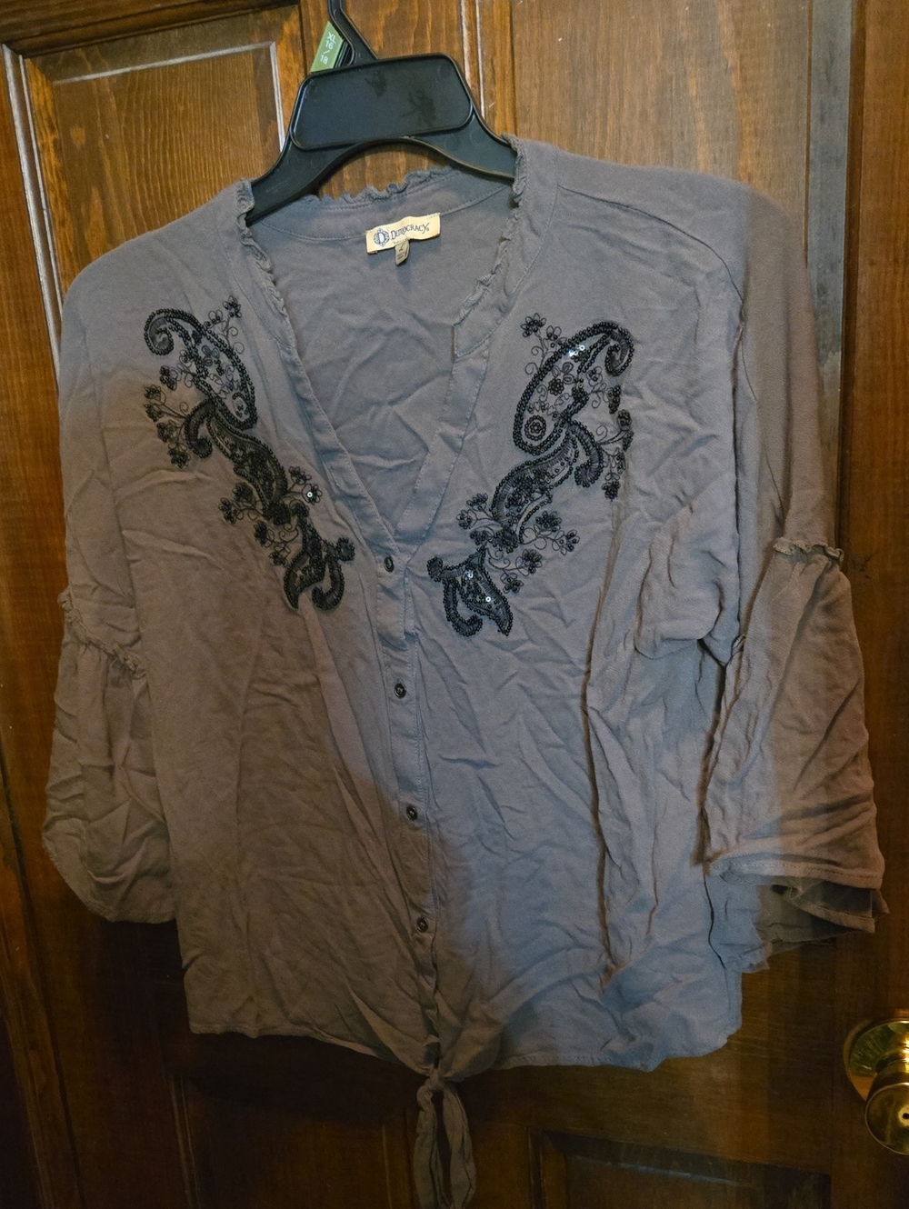 Democracy Gray Button-Front Embroidered Tie-Hem Blouse